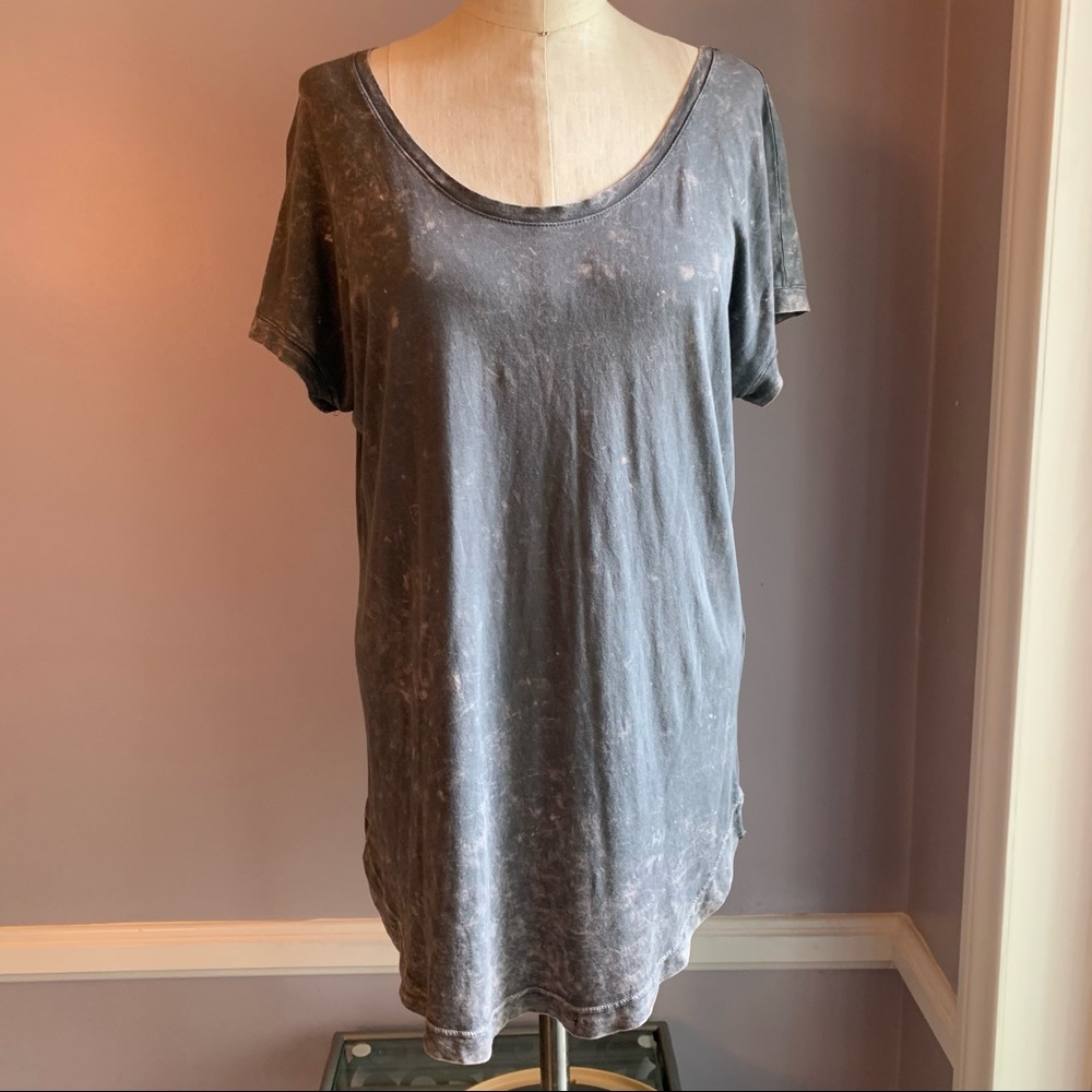 Splendid mineral wash gray t shirt with rounded hem Size Medium